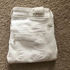 Women’s White Levi Skinny Jeans Size 3